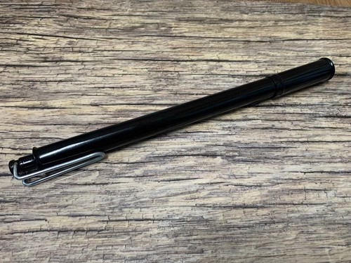 Luftpumpe schwarz oldtimer - luftpumpe,